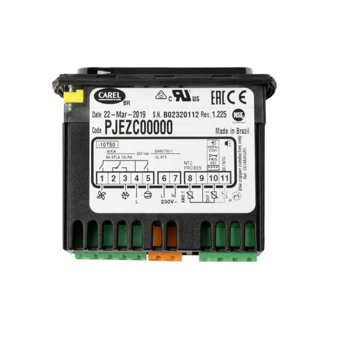 Controlador electrónico Carel PJEZC00000, mostrado en la imagen, con pantalla y botones para control de sistemas industriales.